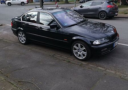 BMW 330 e46 VOLLEDER,TÜV,SCHWARZ