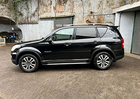 SsangYong Rexton W Sapphire 4WD*7-Sitzer*TÜV AU neu*AHK*