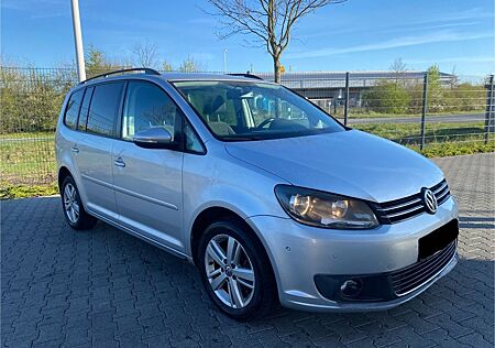 VW Touran Volkswagen 2.0 TDI DSG Comfortline 7 Person