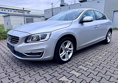 Volvo S60 T3 Summum Aut. - LEDER+NAVI+XENON+SHD+CAM