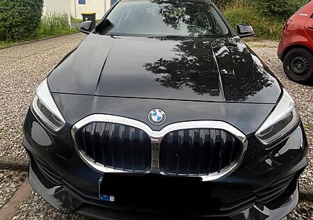 BMW 118i 1er F40 schwarz