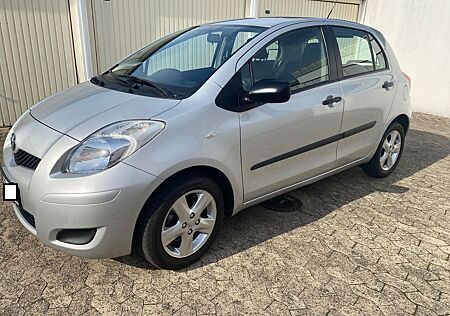 Toyota Yaris 1,33-l-Dual-VVT-i Cool+