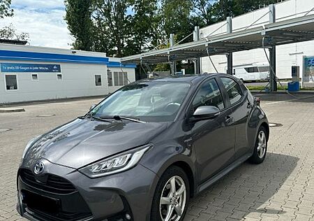Toyota Yaris Hybrid. Wenig Verbrauch, viel Spaß