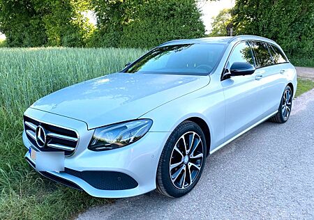 Mercedes-Benz E 250 T AVANTGARDE,AHK,HUD,Widescreen,Multibeam