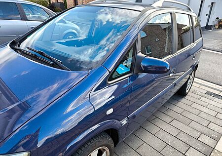 Opel Zafira 1.6 Njoy Njoy
