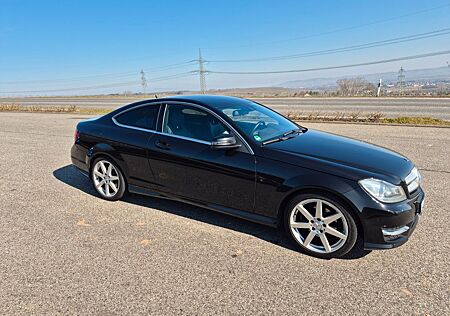 Mercedes-Benz C 220 CDI AMG-Line BlueEFFICIENCY