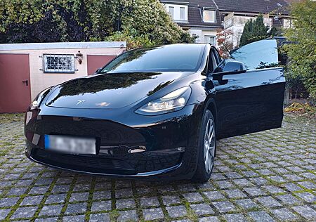 Tesla Model Y mit Autopilot & Acceleration Boost