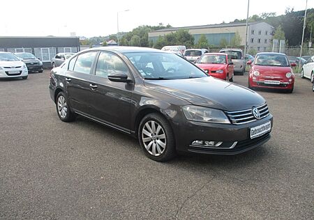 VW Passat Volkswagen Lim. Trendline BlueMotion