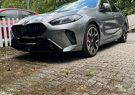 BMW 120 Kleiner Flitzer mit Neuwagengeruch