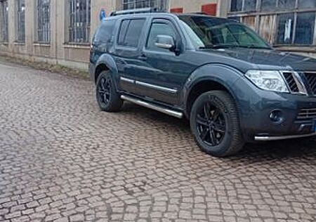 Nissan Pathfinder 3.0 V6 dCi DPF LE 4WD Automatik LE