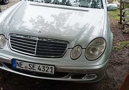 Mercedes-Benz E 200 KOMPRESSOR T CLASSIC Classic