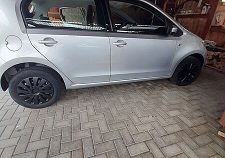 VW Up Volkswagen ! 1.0 44kW -