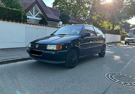 VW Polo Volkswagen 1.4 Basis TÜV NEU