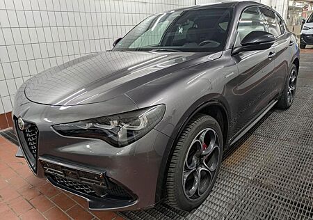 Alfa Romeo Stelvio Veloce Q4 NAVI SHZ LEDER-ARMATURENBRETT