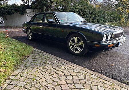Jaguar XJ8 3.2 -