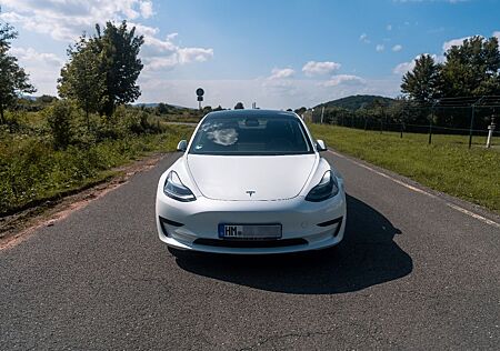 Tesla Model 3 Standard RWD | EZ 01/2023 | in weiß