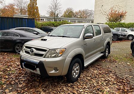 Toyota Hilux 2.5 diesel 4x4 Klima AHK BI-10