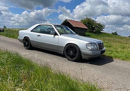 Mercedes-Benz 320 / W124 / CE / Coupé / 320E