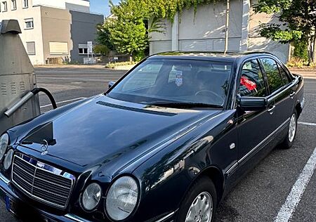 Mercedes-Benz E 200 ELEGANCE Elegance