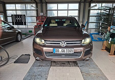 VW Touareg Volkswagen 3.0 V6 TDI Tiptr Exclusive BMot Tech...