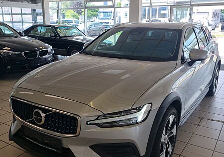 Volvo V60 Cross Country Plus AWD