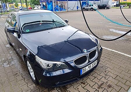 BMW 523i -