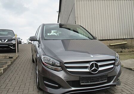 Mercedes-Benz B 200 B200 B-Klasse STYLE- Kamera-SHZ-Alu-1.Hand