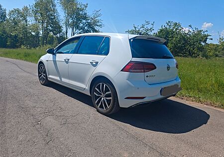 VW Golf Volkswagen e- e-