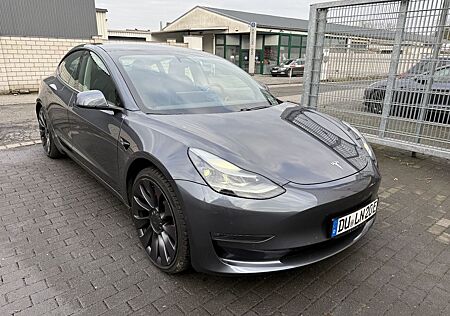 Tesla Model 3 Performance Long Range mit Dualmotor