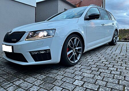 Skoda Octavia 2.0 TDI DSG RS Combi RS