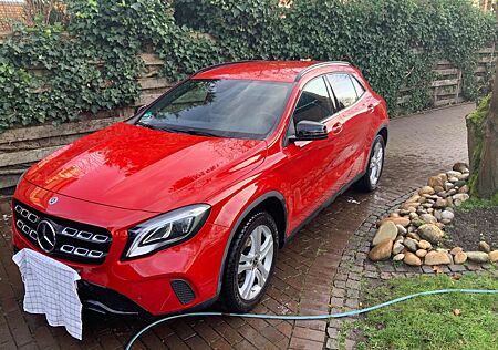 Mercedes-Benz GLA 220 d 4MATIC DCT -Night Paket