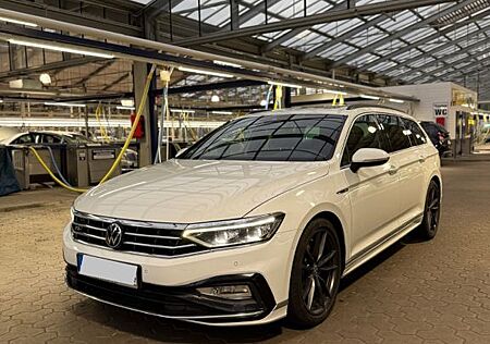 VW Passat Variant gebraucht kaufen VW Passat Variant Volkswagen 2.0 TDI R-Line Pano DSG AHK ACC