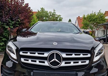Mercedes-Benz GLA 200 DCT AMG Line