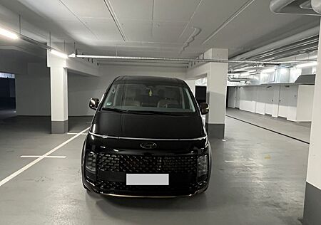 Hyundai Staria 2.2 CRDi Signature Automatik 4WD Sign...