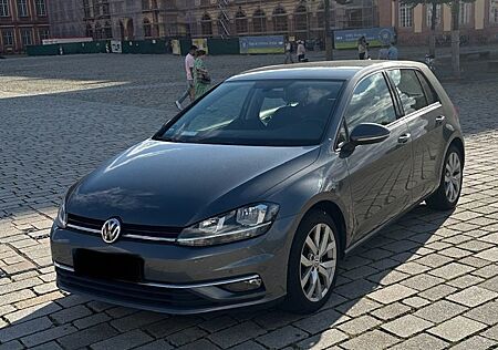 VW Golf Volkswagen 1.0 Comfortline, 10/2018, grau, 1.Hd.