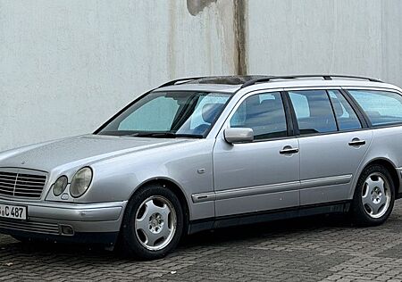 Mercedes-Benz E 240 T Avantgarde Automatik AHK eGSD Xenon