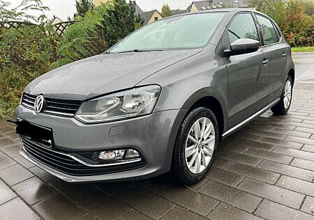 VW Polo Volkswagen 1.2 TSI 66kW BMT Highline grau TÜV neu