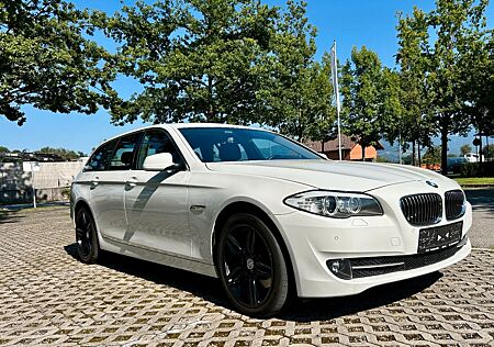 BMW 528i Touring -