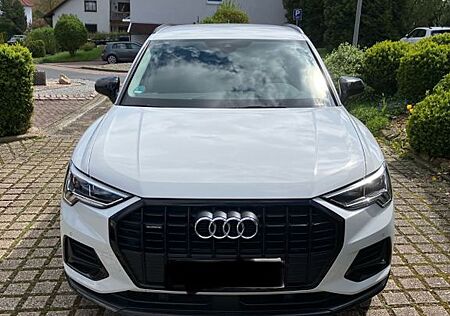 Audi Q3 40 TFSI quattro S tronic -
