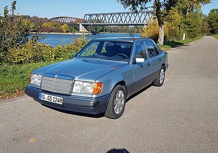 Mercedes-Benz 230 W 124, E