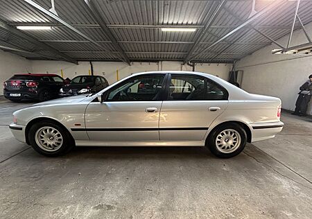 BMW 523i