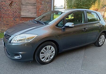 Toyota Auris tüv bis 06.2027