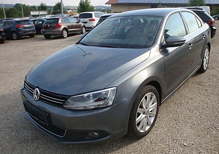 Volkswagen Jetta VI Highline *Navi/AHK/Sitzheizung/PDC*