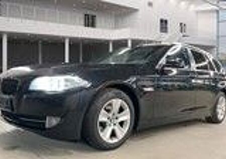 BMW 520 dA TOURING SPORT-AUT./PANO/Bi-Xenon/AHK/NAVI