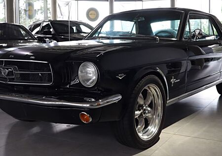 Ford Mustang 289 Coupe V8 Oldtimer restau