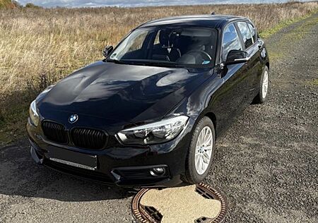 BMW 116i Advantage, schwarz