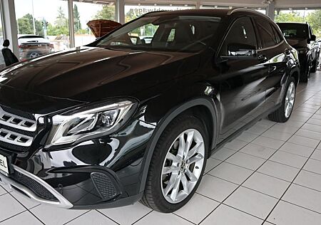 Mercedes-Benz GLA 250 4Matic*LED*NAVI*PDC V+H* RFK*SHZ*AHK