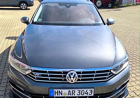 VW Passat Volkswagen 2.0 TDI SCR 140kW DSG 4M 3xRline. Varia..