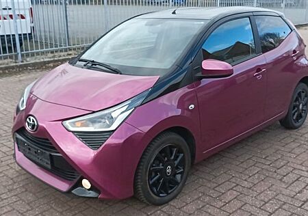 Toyota Aygo (X) -cite navi kamera privacyglas