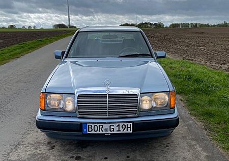 Mercedes-Benz E 230